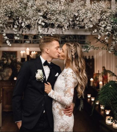 Scarlett Gartmann with her spouse Marco Reus at their wedding